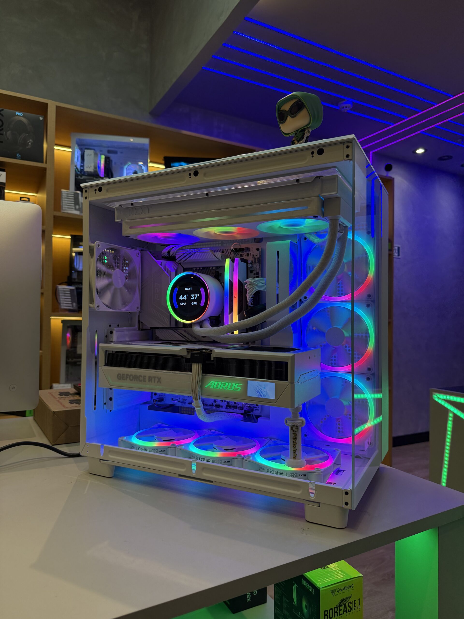 PC Gamer Ryzen 7 9800X3D + RTX 5090 32GB