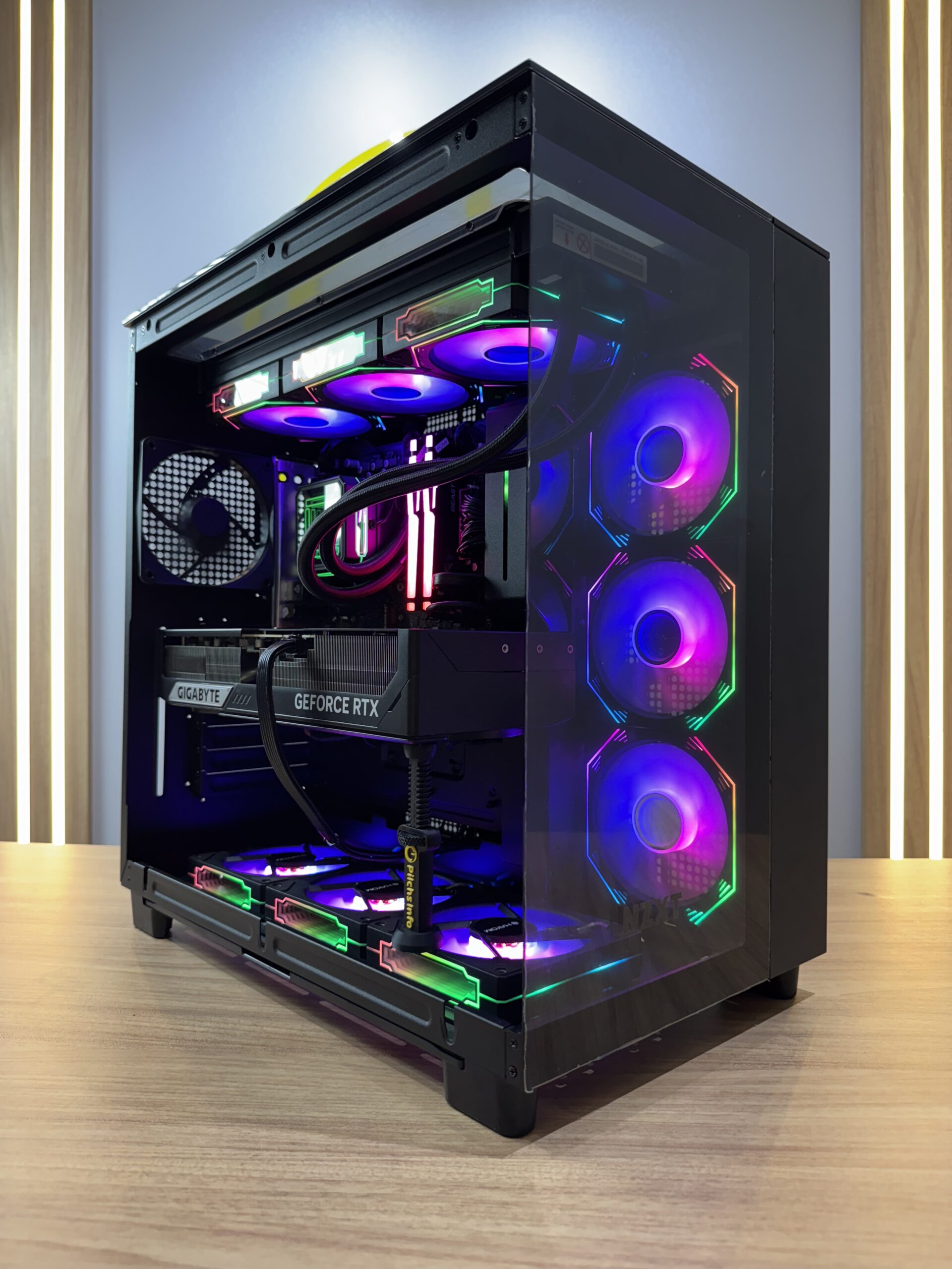 PC Gamer Ryzen 9 9900X + RTX 5090 32GB